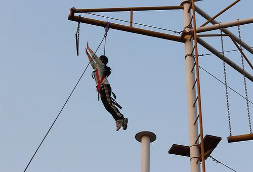 拓展训练——高空抓杠